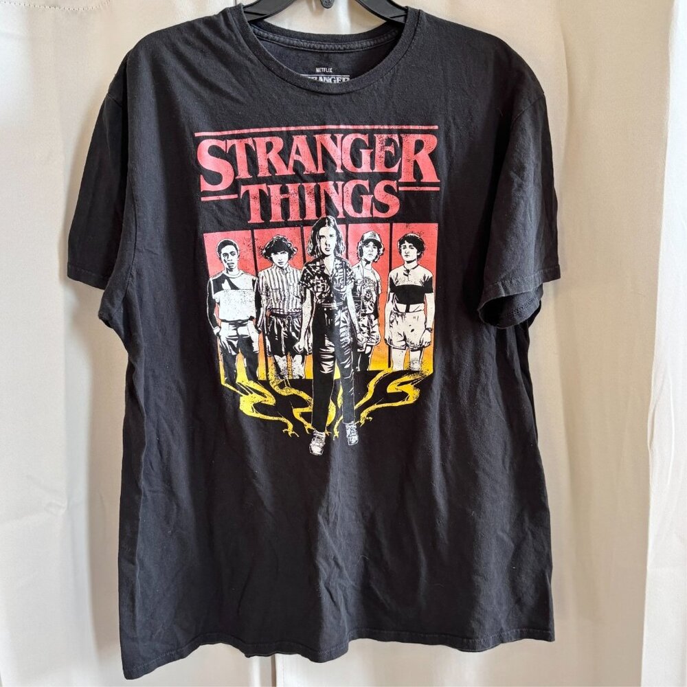 Netflix Stranger Things Men Shirt Sz XL Black Distressed Science‎ Fiction 18786x
